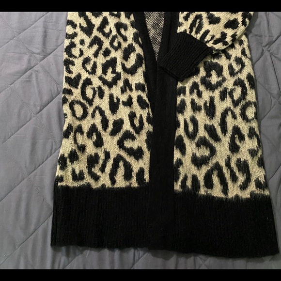 Cheetah sweater - Picture 6 of 10